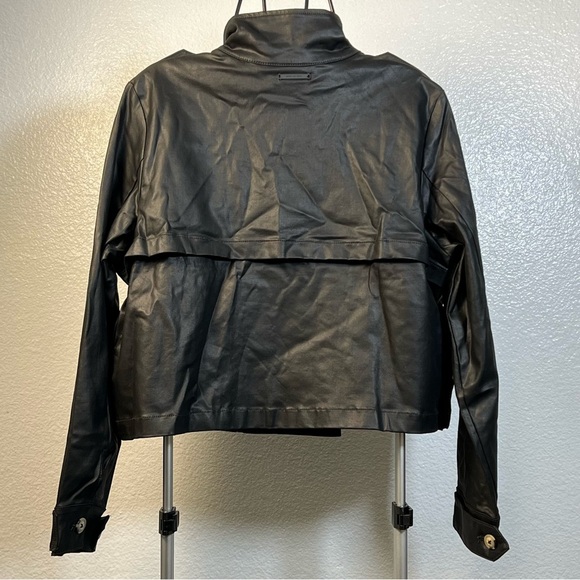 Peace Love World Jacket - Picture 3 of 11